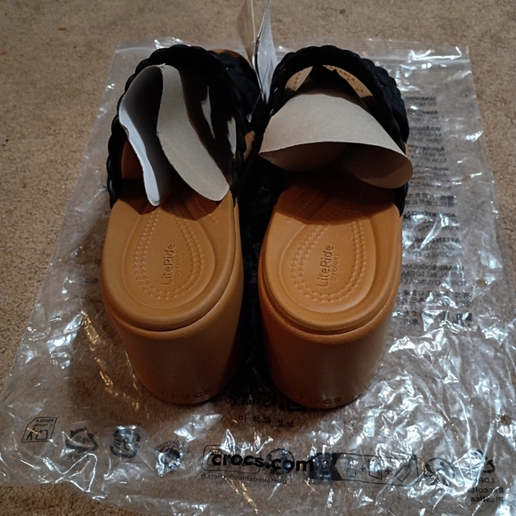 Crocs - Picture 3 of 5